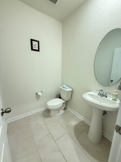 6415 Kentfield Drive Rosharon, TX 77583 - Photo 10 of 21 Convenient first-floor powder bath perfectly located for guests and everyday use