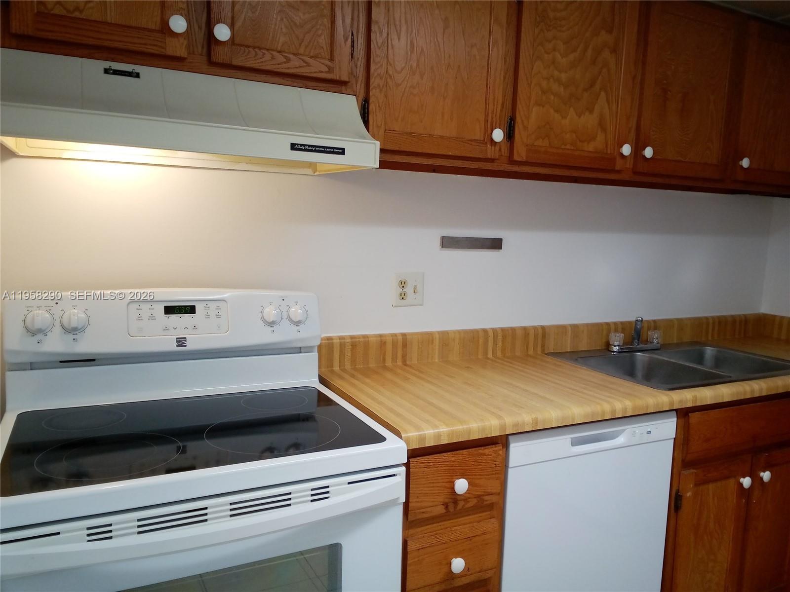 3720 Inverrary Drive, Unit 2S Lauderhill, FL 33319 - Photo 25 of 49