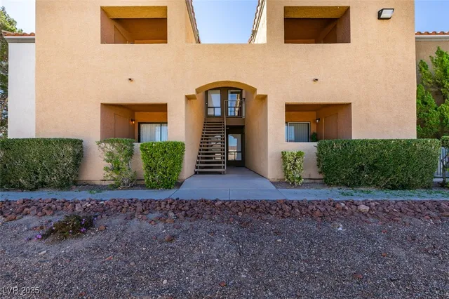 $195,000 | 3151 North Soaring Gulls Drive, Unit 2014, Las Vegas, NV 89128