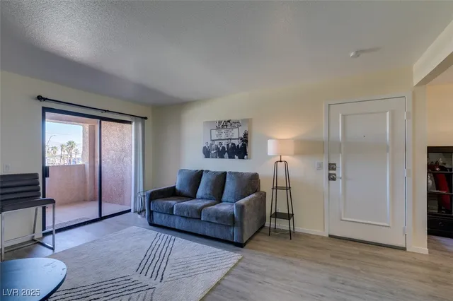 $195,000 | 3151 North Soaring Gulls Drive, Unit 2014, Las Vegas, NV 89128