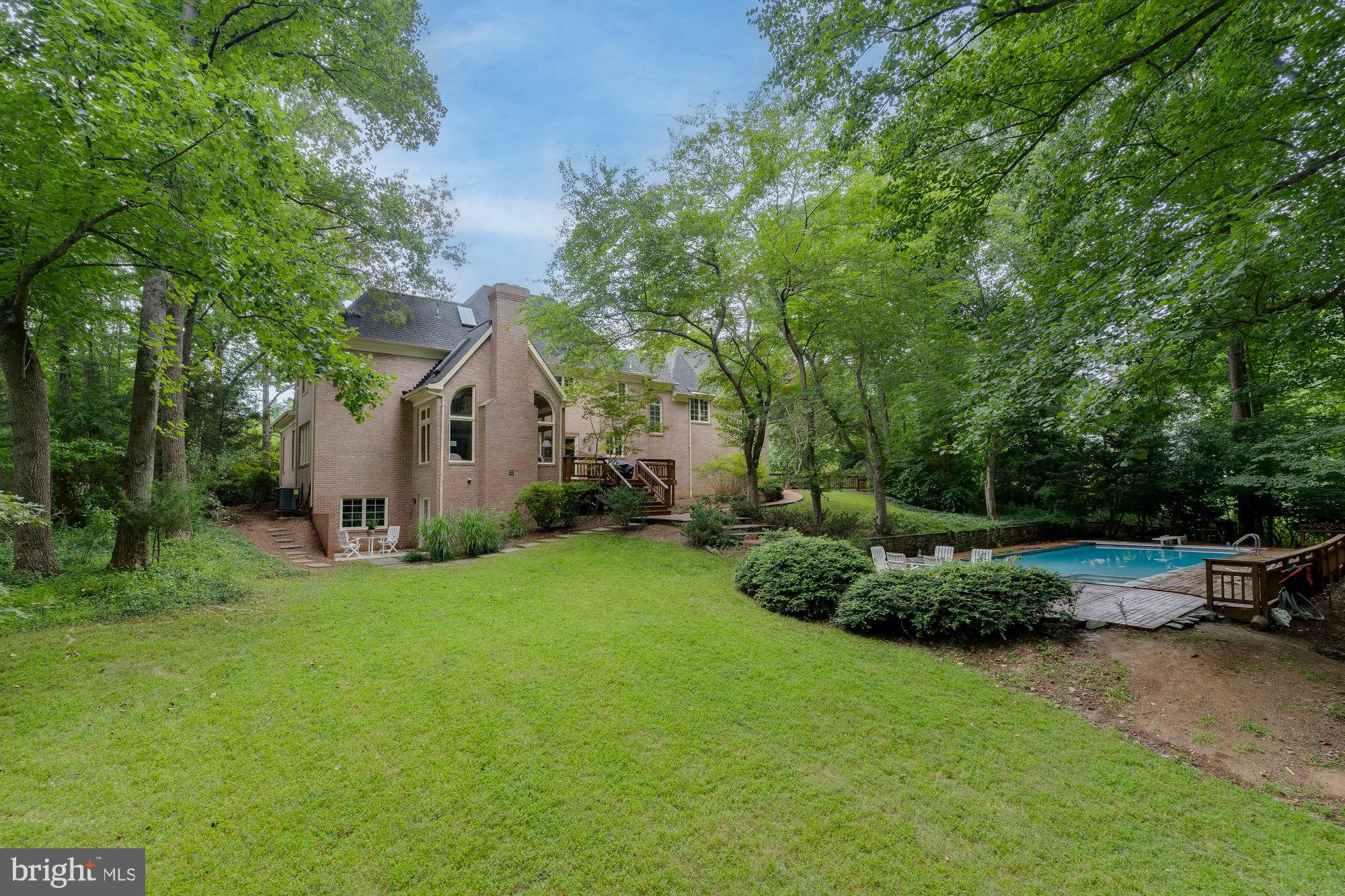 10700 Hunters Run Court Vienna, VA 22181 - Photo 2 of 75
