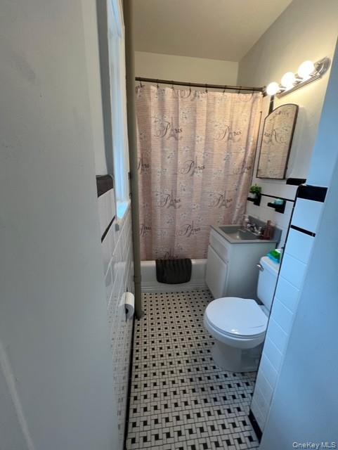 80 North 8th Street, Unit 2 Brooklyn, NY 11249 - Photo 2 of 8 a bathroom with a sink toilet and shower
