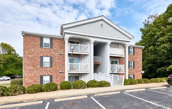 $149,000 | 1960 Marine Terrace Drive, Unit K, Maryland Heights, MO 63146
