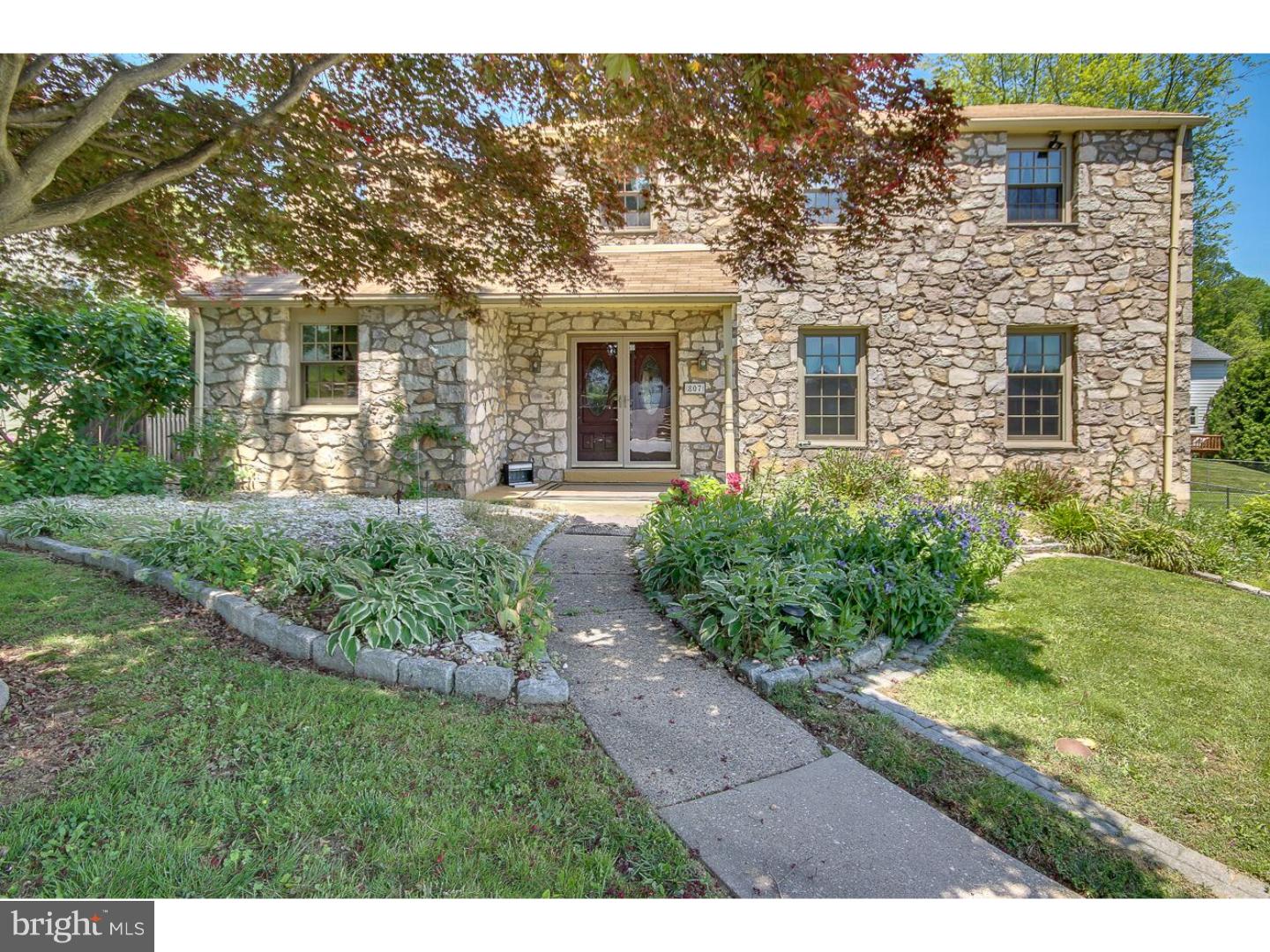 807 West Rolling Road Springfield, PA 19064 - Photo 1 of 24 Exterior Front
