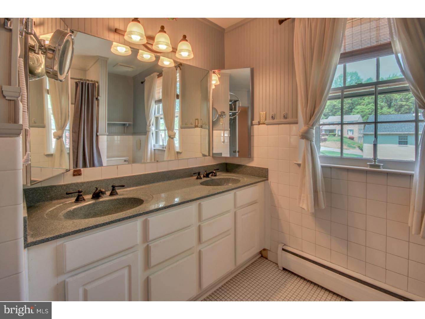 807 West Rolling Road Springfield, PA 19064 - Photo 18 of 24 Bathroom