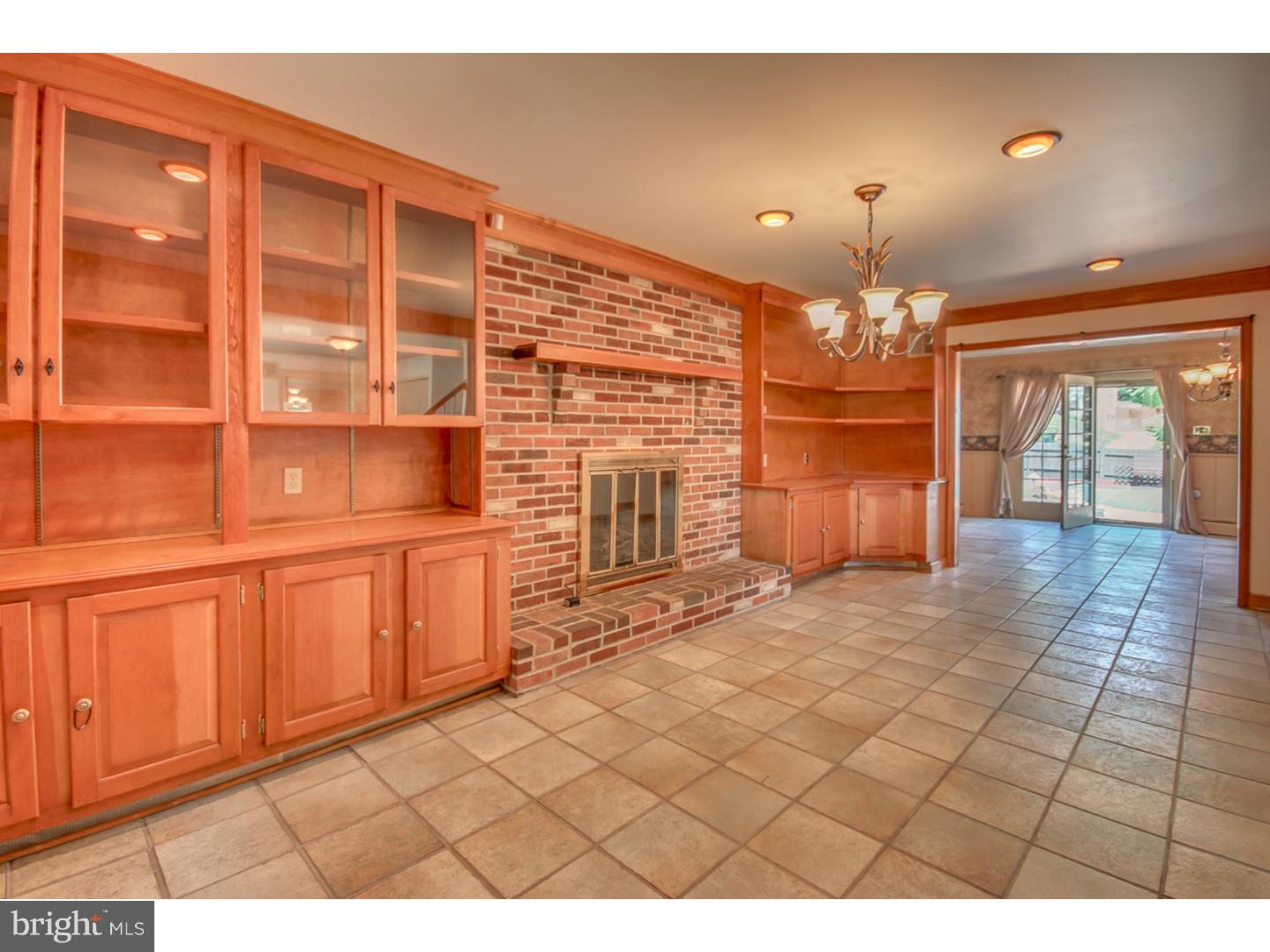807 West Rolling Road Springfield, PA 19064 - Photo 4 of 24 Family Room