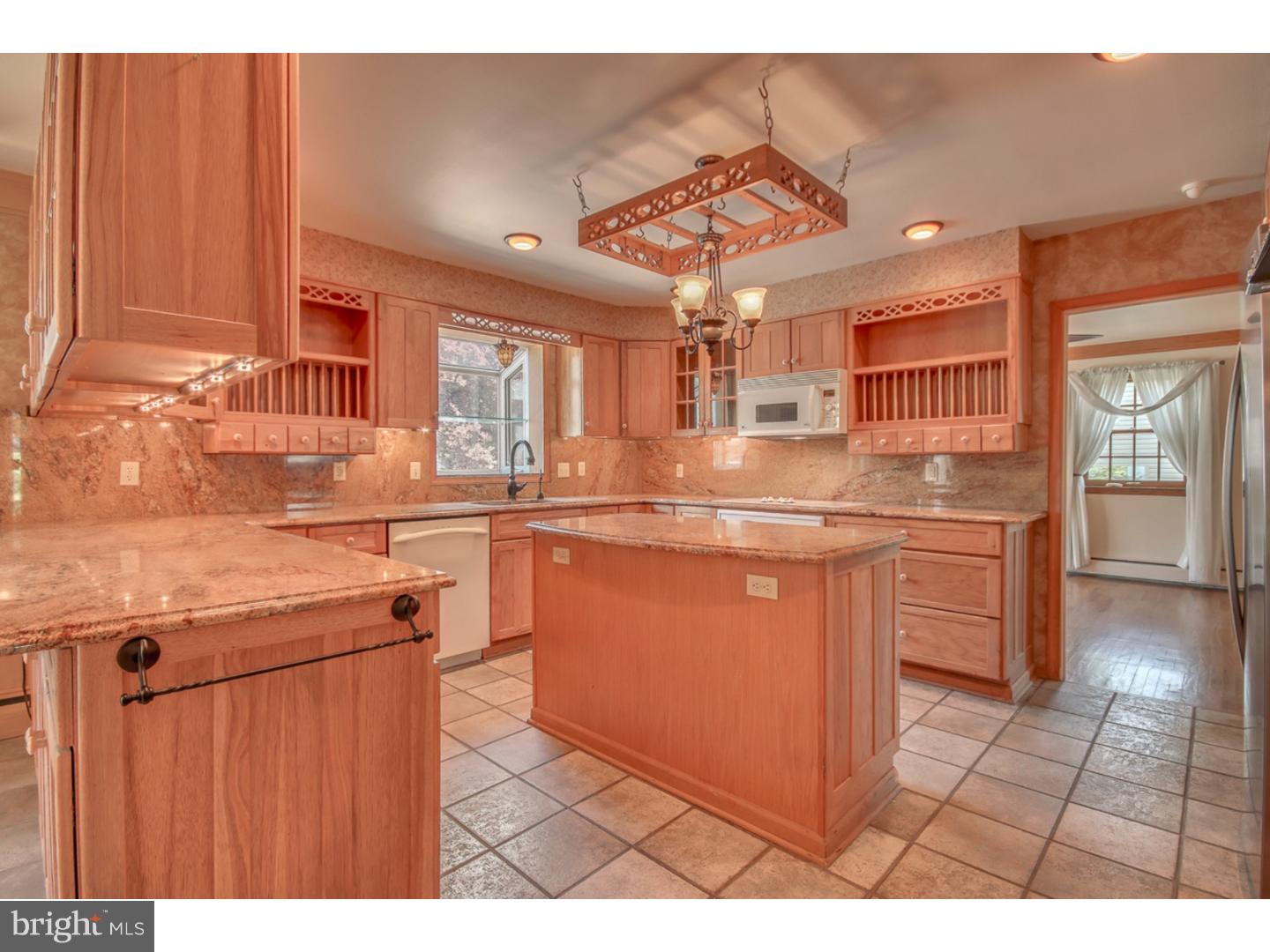 807 West Rolling Road Springfield, PA 19064 - Photo 7 of 24 Kitchen