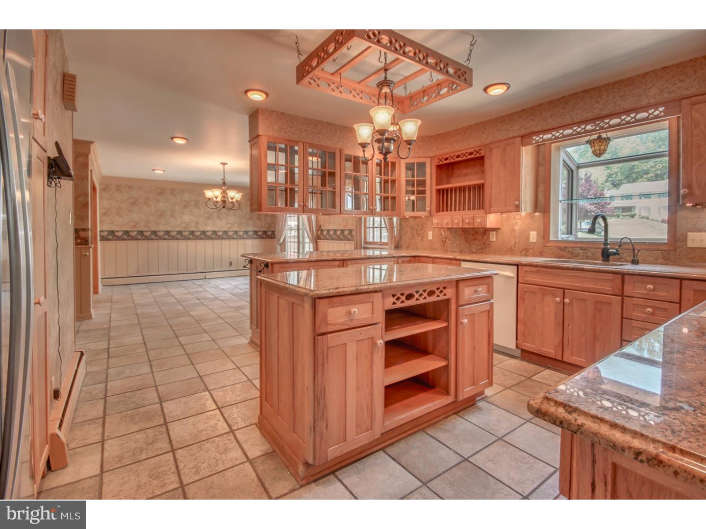 807 West Rolling Road Springfield, PA 19064 - Photo 8 of 24 Kitchen