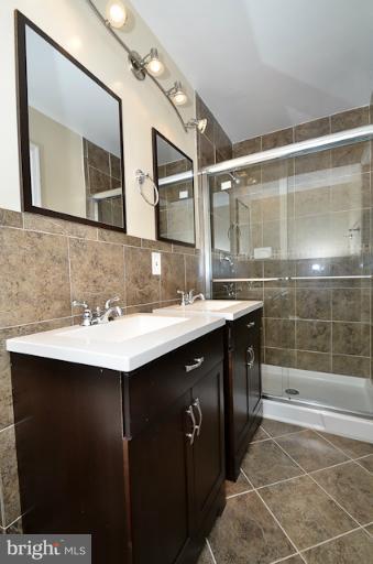 6902 Huntsman Boulevard Springfield, VA 22153 - Photo 21 of 27 a bathroom with a sink and a mirror