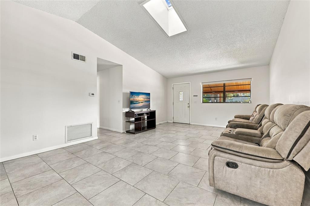 1310 Southwest 76th Drive Gainesville, FL 32607 - Photo 6 of 29 Gallery Image 6