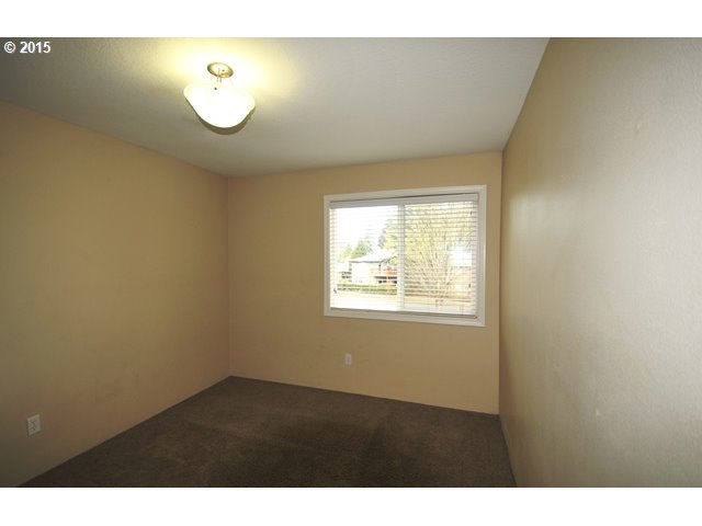 13320 Southwest Allen Boulevard, Unit 310 Beaverton, OR 97005 - Photo 11 of 18 a view of an empty room and window