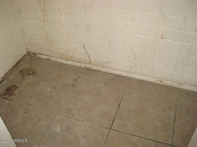 5615 West Berkeley Road Phoenix, AZ 85035 - Photo 4 of 6 239