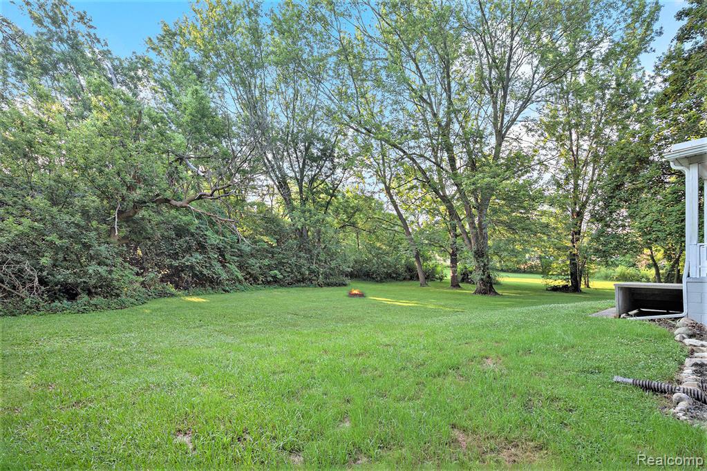 3113 South Center Road Burton, MI 48519 - Photo 13 of 19