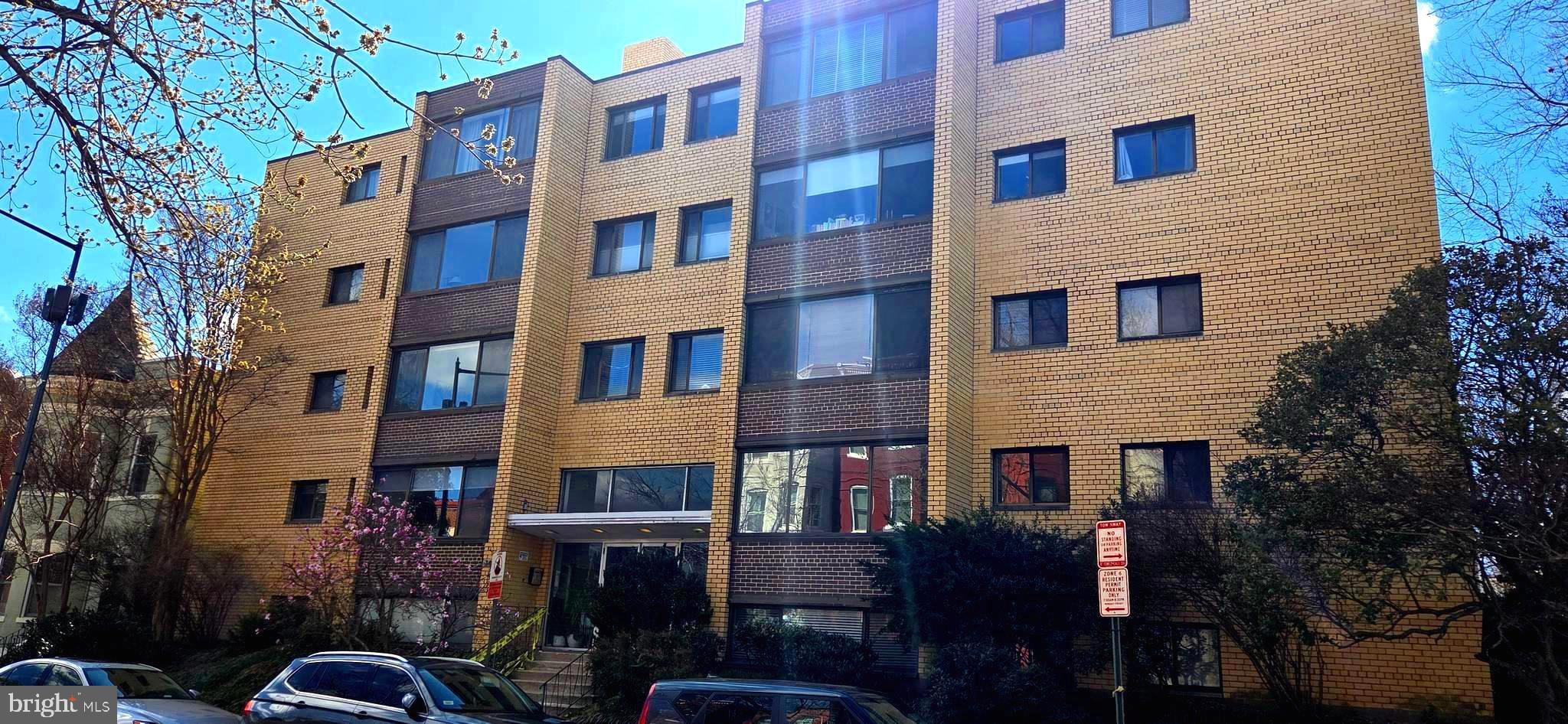 305 C street NE Unit 202