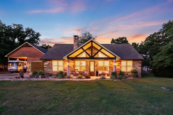 $529,900 | 307 Beachside Drive, Trinidad, TX 75163