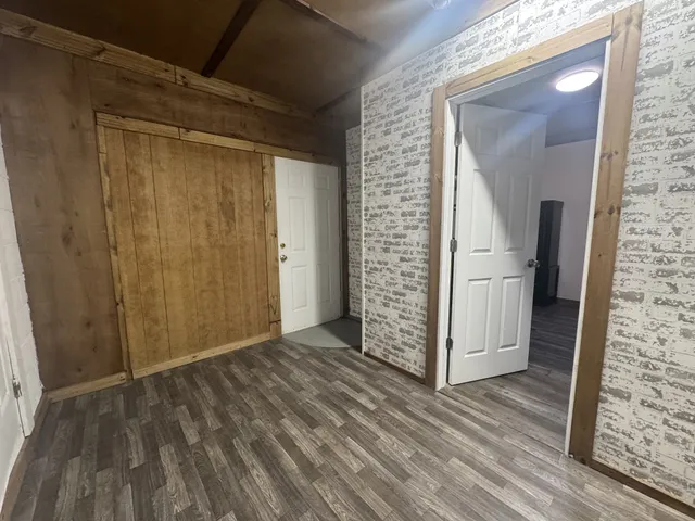 a view of a house with backyard