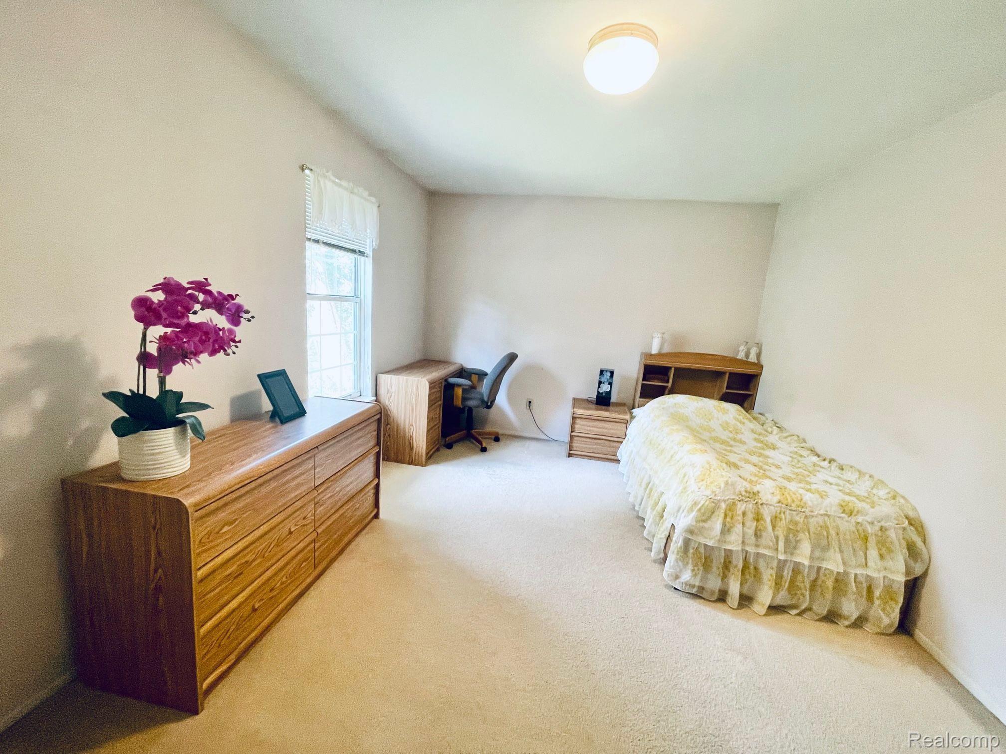36124 Fredericksburg Road Farmington, MI 48331 - Photo 17 of 23 Gallery Image 17
