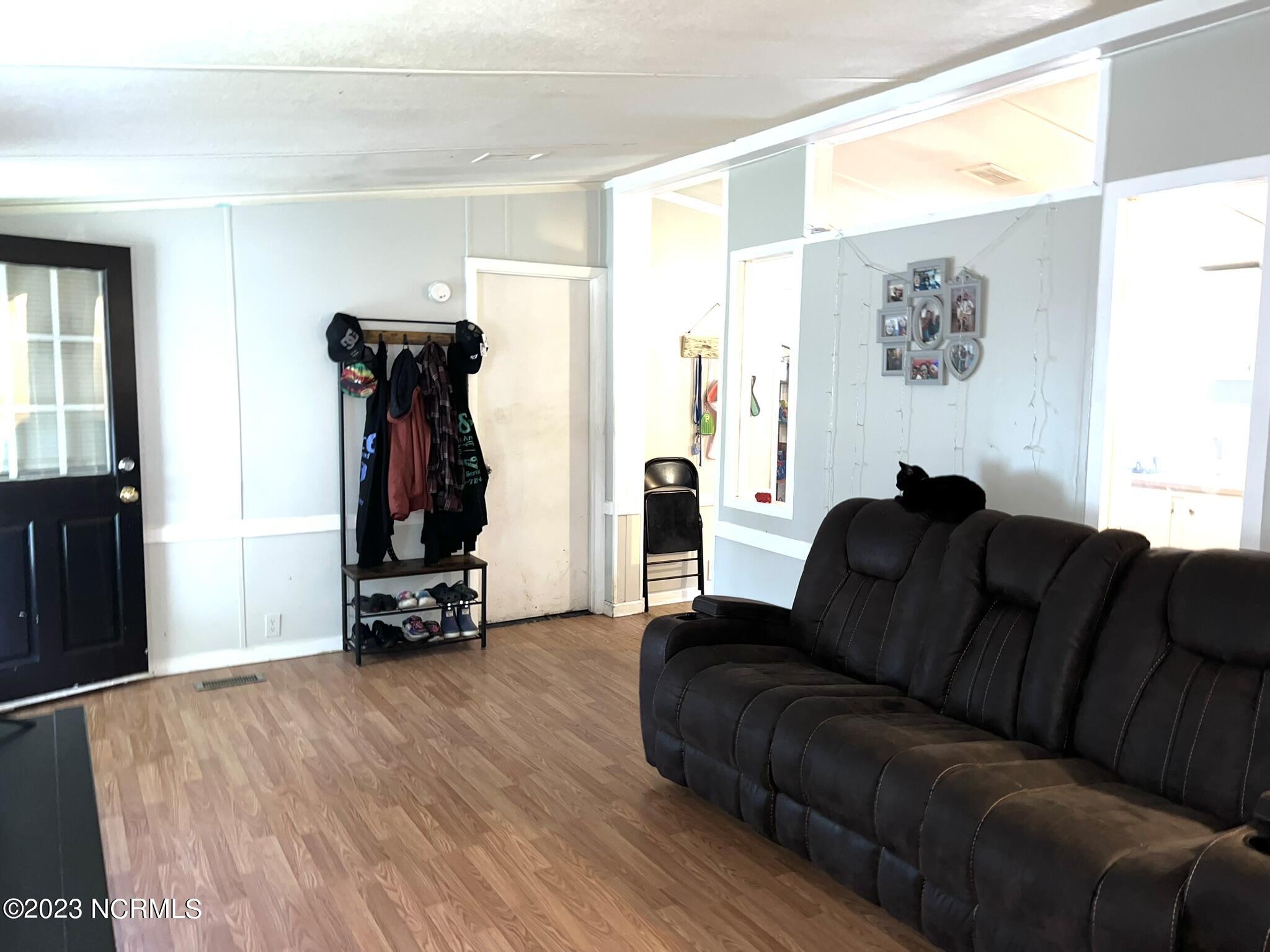 337 Ambrose Road Creswell, NC 27928 - Photo 2 of 28 Living Room