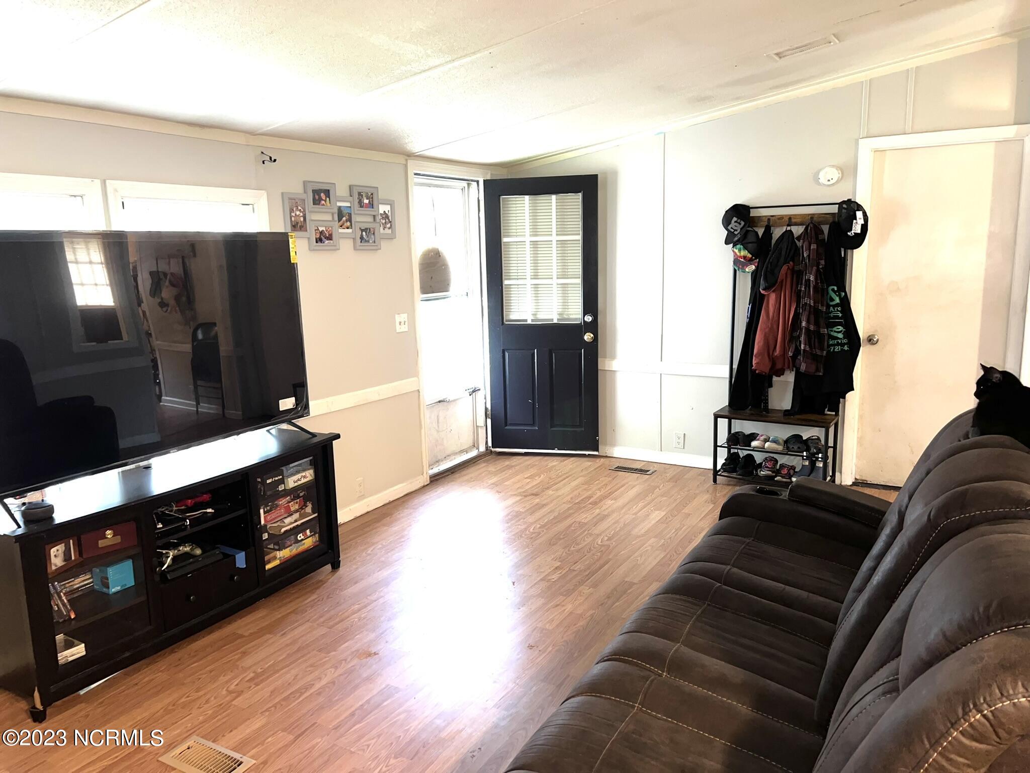 337 Ambrose Road Creswell, NC 27928 - Photo 3 of 28 Living Room