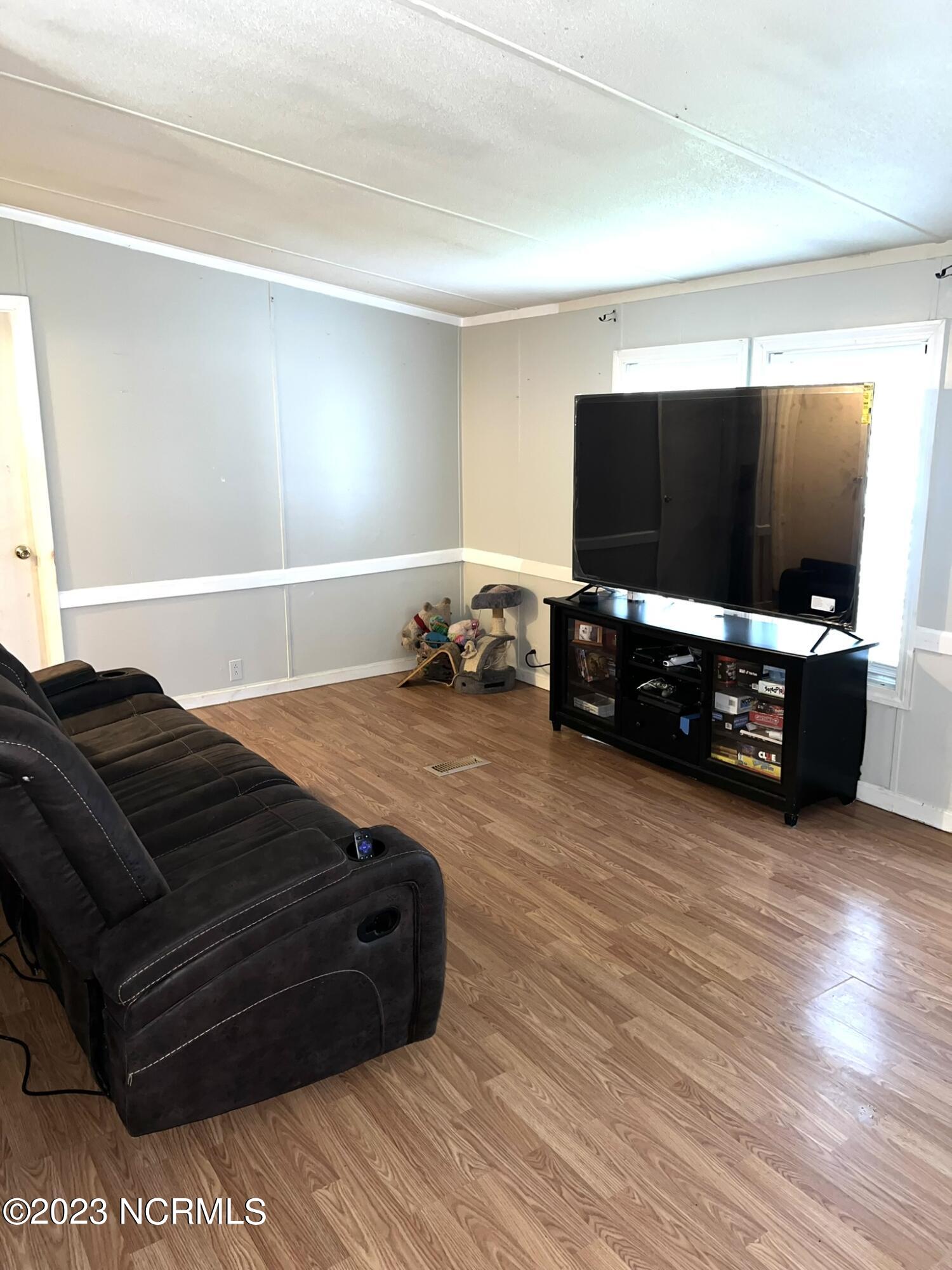 337 Ambrose Road Creswell, NC 27928 - Photo 4 of 28 Living Room
