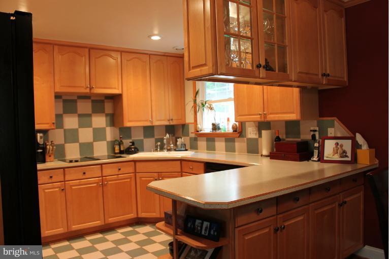 6904 Highland Street Springfield, VA 22150 - Photo 6 of 17 Kitchen