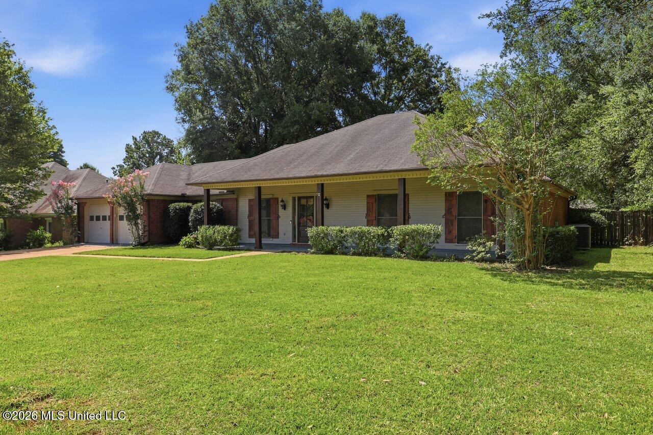 153 Oak Ridge Circle Madison, MS 39110 - Photo 3 of 31 153 Oak Ridge Cir Hometoursms.com 2