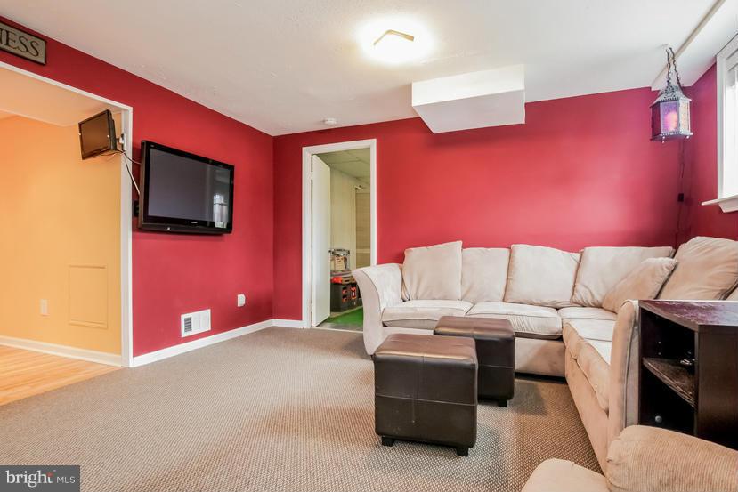 11901 Selfridge Road Silver Spring, MD 20906 - Photo 12 of 20 Family Room