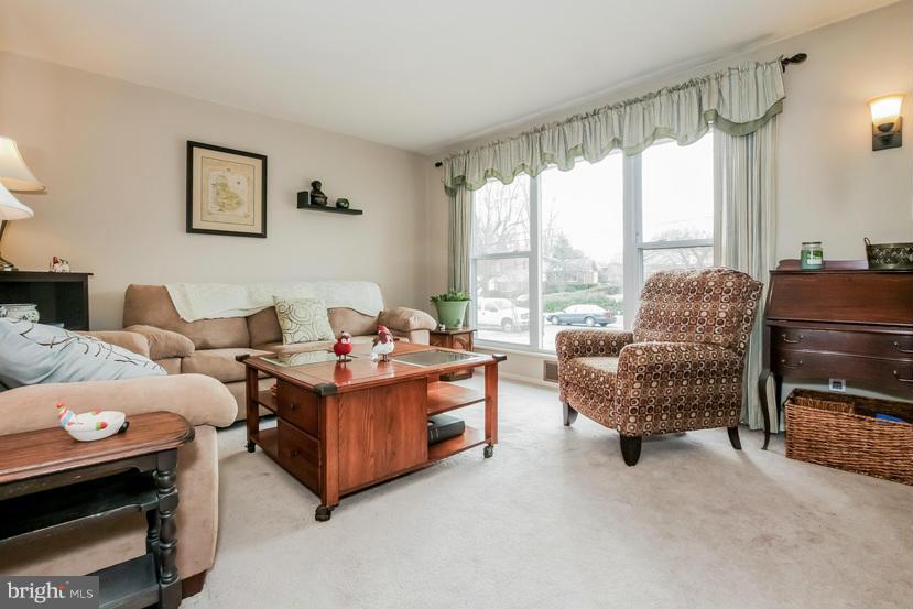 11901 Selfridge Road Silver Spring, MD 20906 - Photo 3 of 20 Living Room