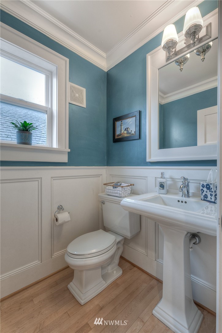 1940 9th Avenue West Seattle, WA 98119 - Photo 12 of 25 a bathroom with a toilet a sink and mirror
