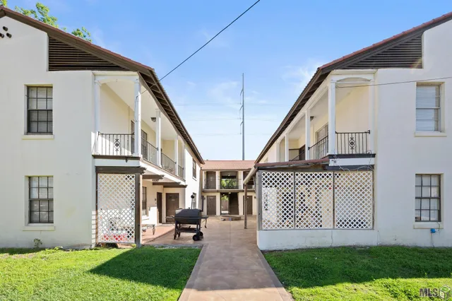 $1,000 | 2963 Greenwood Drive, Baton Rouge, LA 70808