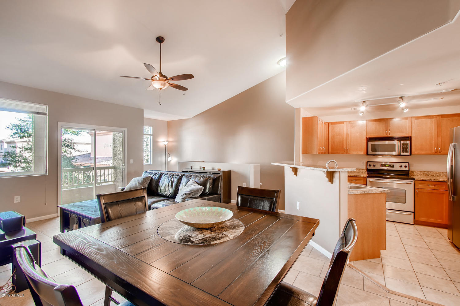 1920 East Bell Road, Unit 1036 Phoenix, AZ 85022 - Photo 5 of 21 Kitchen/Dinning Area