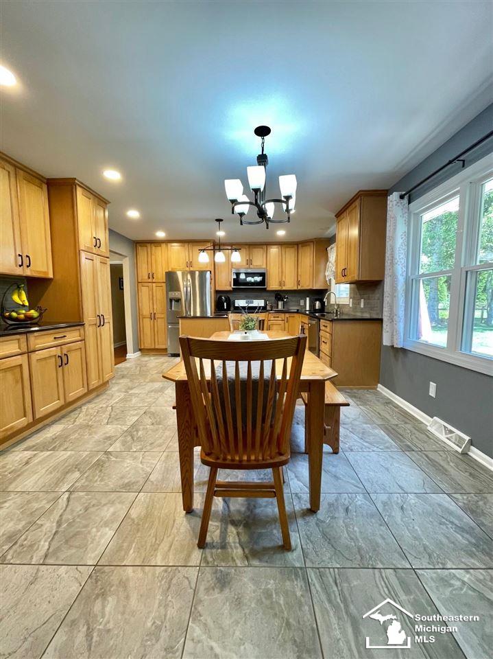 6936 Jackman Road Temperance, MI 48182 - Photo 7 of 19 50074131-6.JPG