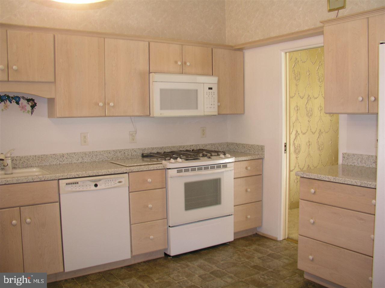 633 Country Road York, PA 17403 - Photo 8 of 26