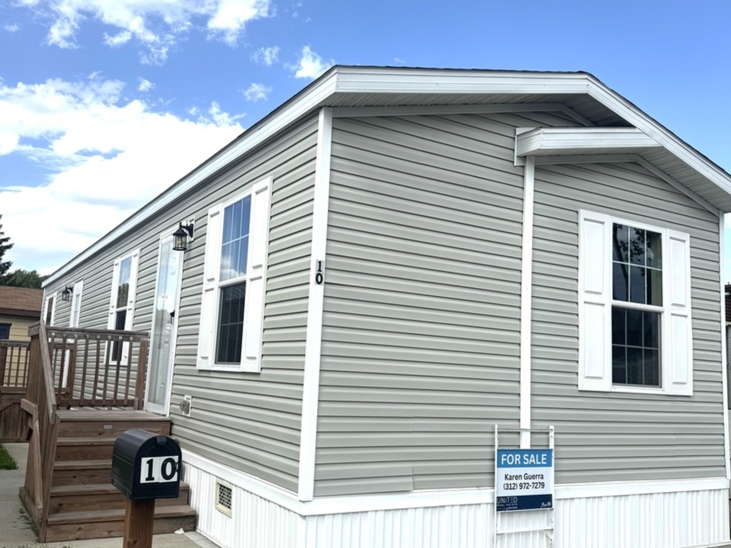 10 Cedar Countryside, IL 60525 - Photo 2 of 14