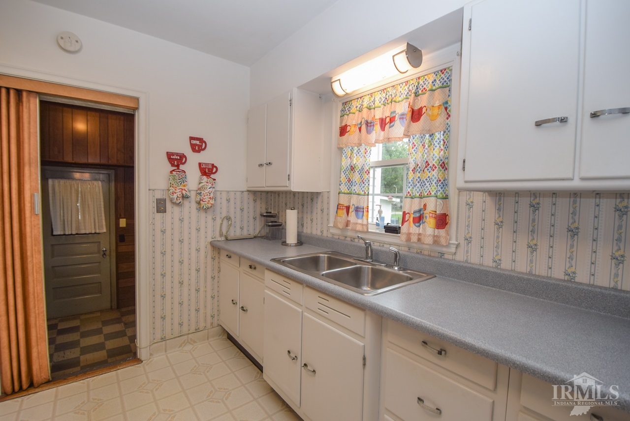 404 South Umbarger Road Muncie, IN 47304 - Photo 5 of 30 Gallery Image 5