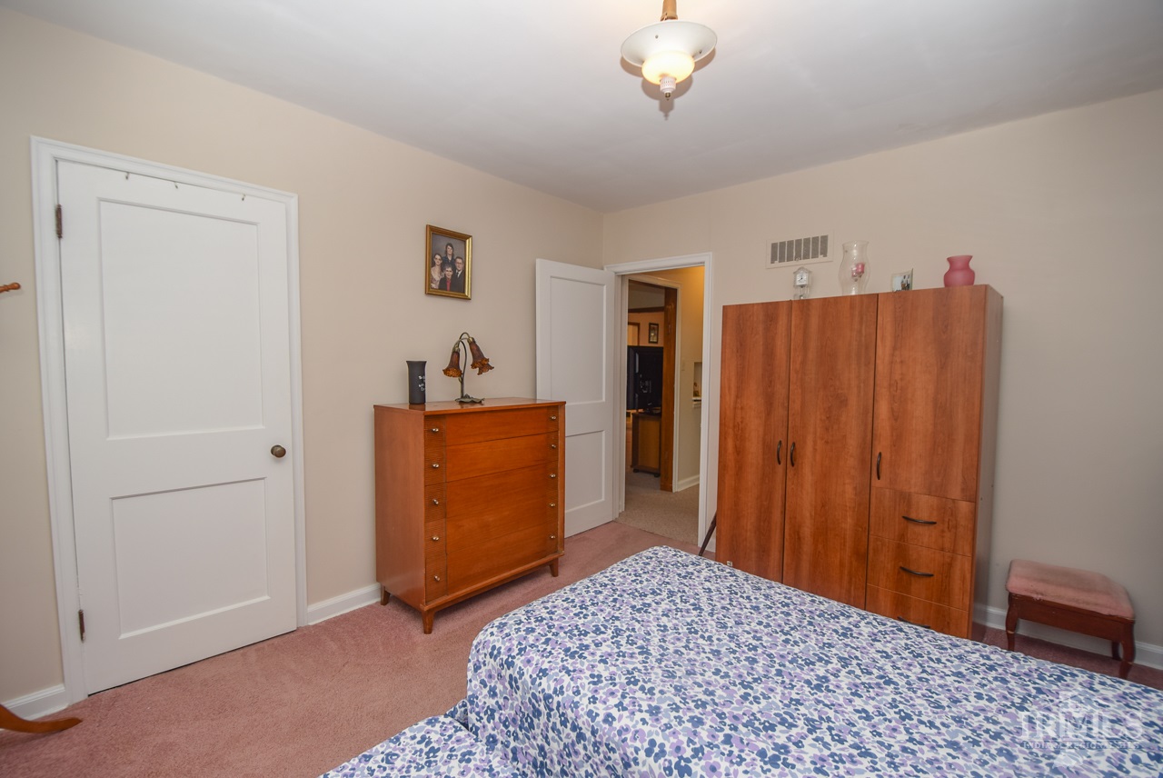404 South Umbarger Road Muncie, IN 47304 - Photo 10 of 30 Gallery Image 10