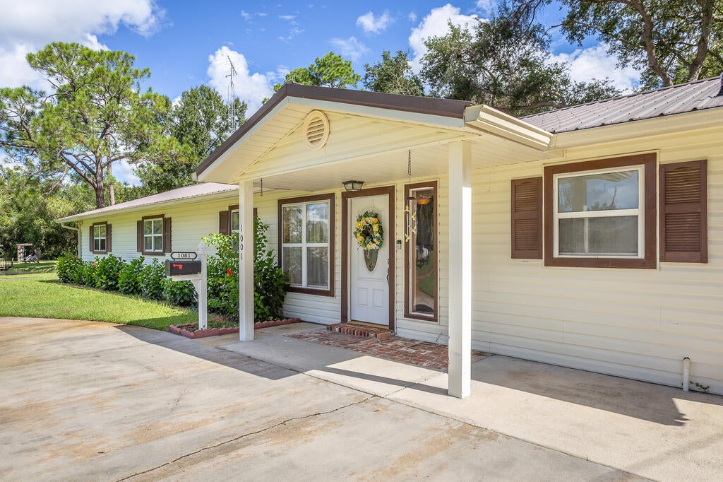 1001 Bluff Road Apalachicola, FL 32320 - Photo 2 of 33 Gallery Image 2