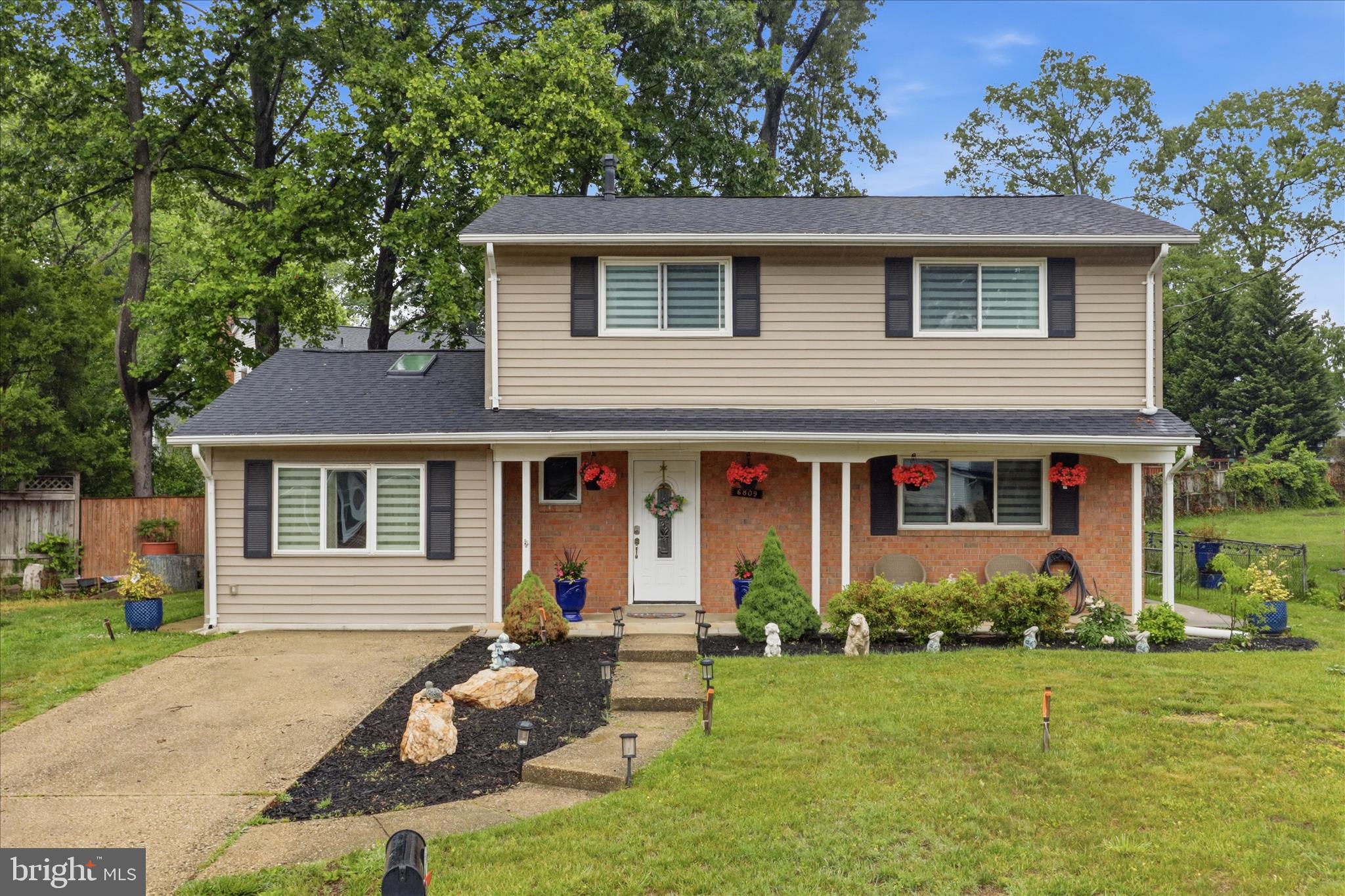 6809 Rolling Road Springfield, VA 22152 - Photo 3 of 50
