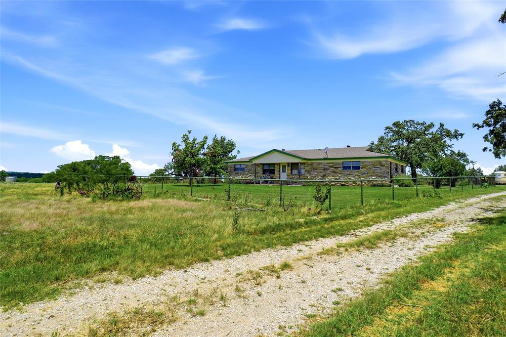 2186 Gilliland Road Springtown, TX 76082 - Photo 6 of 25