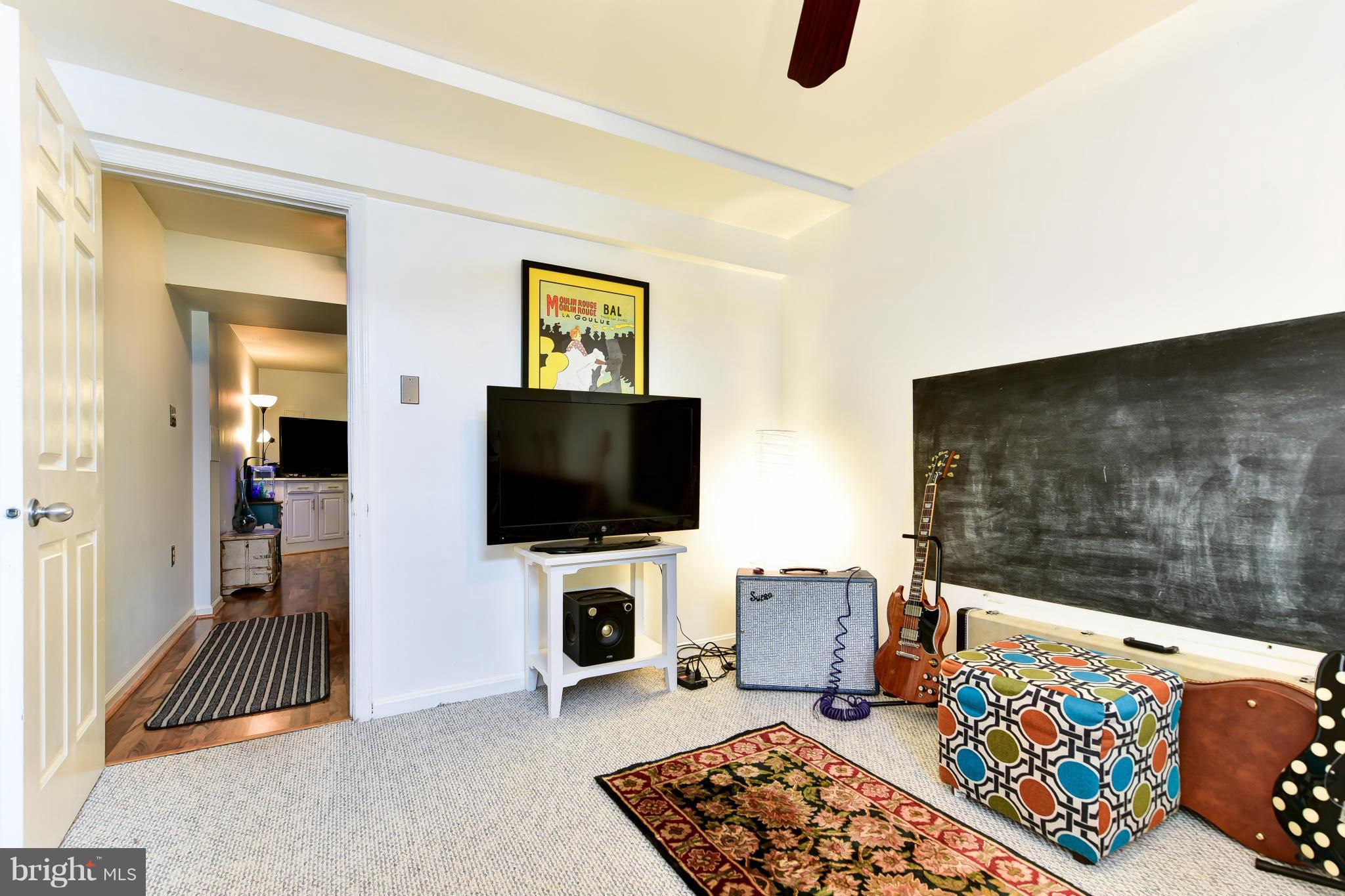 5601 Ridge View Drive Alexandria, VA 22310 - Photo 18 of 30 Family Room