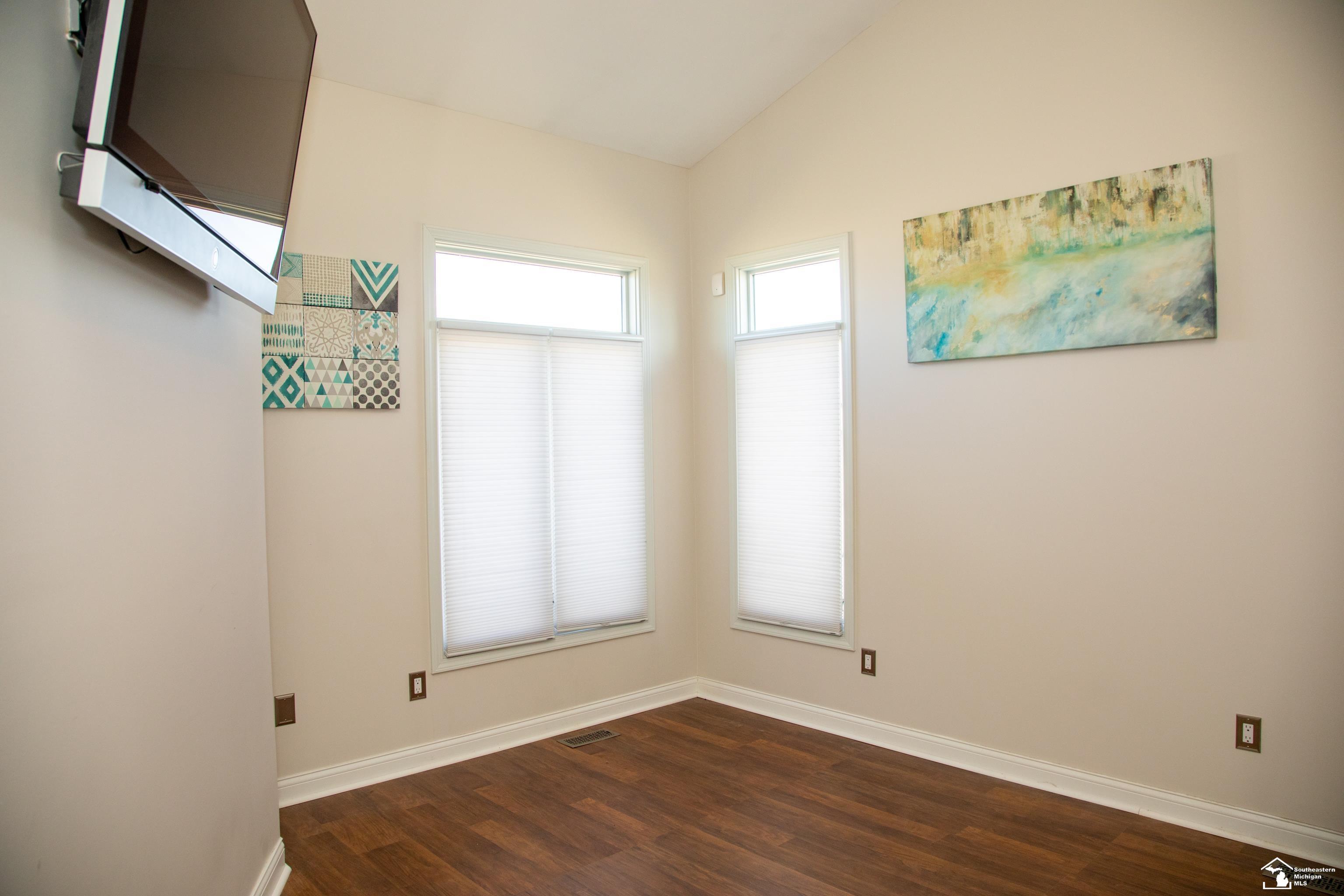 8901 Chinavare Road Newport, MI 48166 - Photo 16 of 44 50170434-eed5f2c3-9c13-47cd-9d90-e50558b63f87.JPG