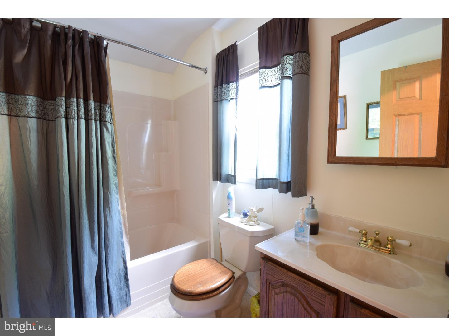 1711 Pin Oak Road Williamstown, NJ 08094 - Photo 16 of 21 Bathroom