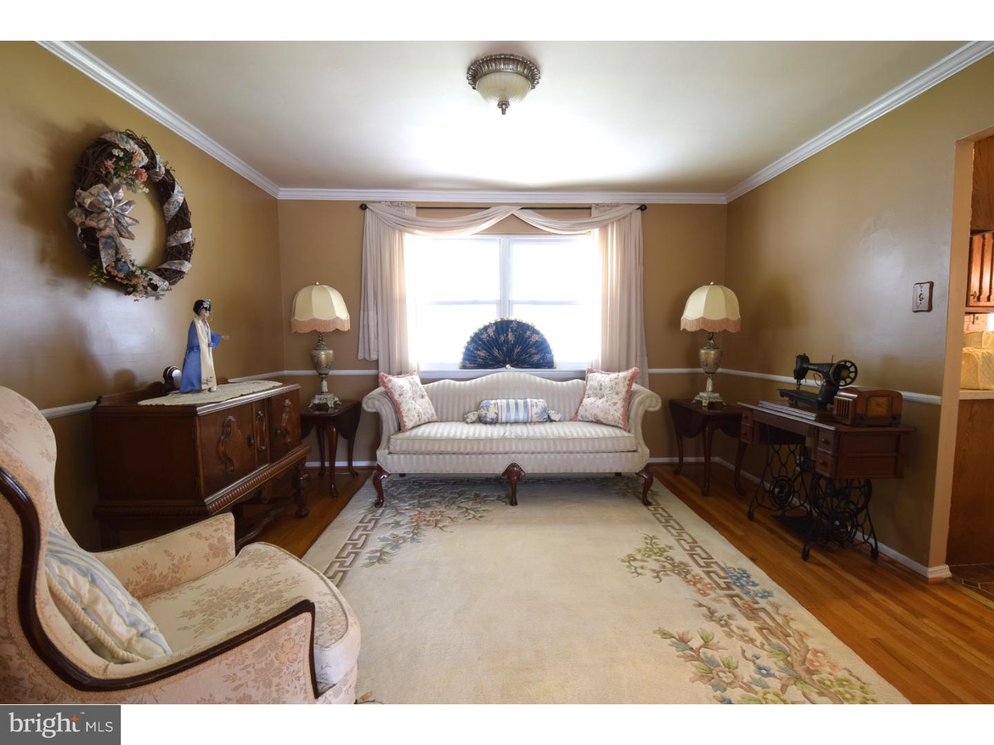 1711 Pin Oak Road Williamstown, NJ 08094 - Photo 4 of 21 Living Room