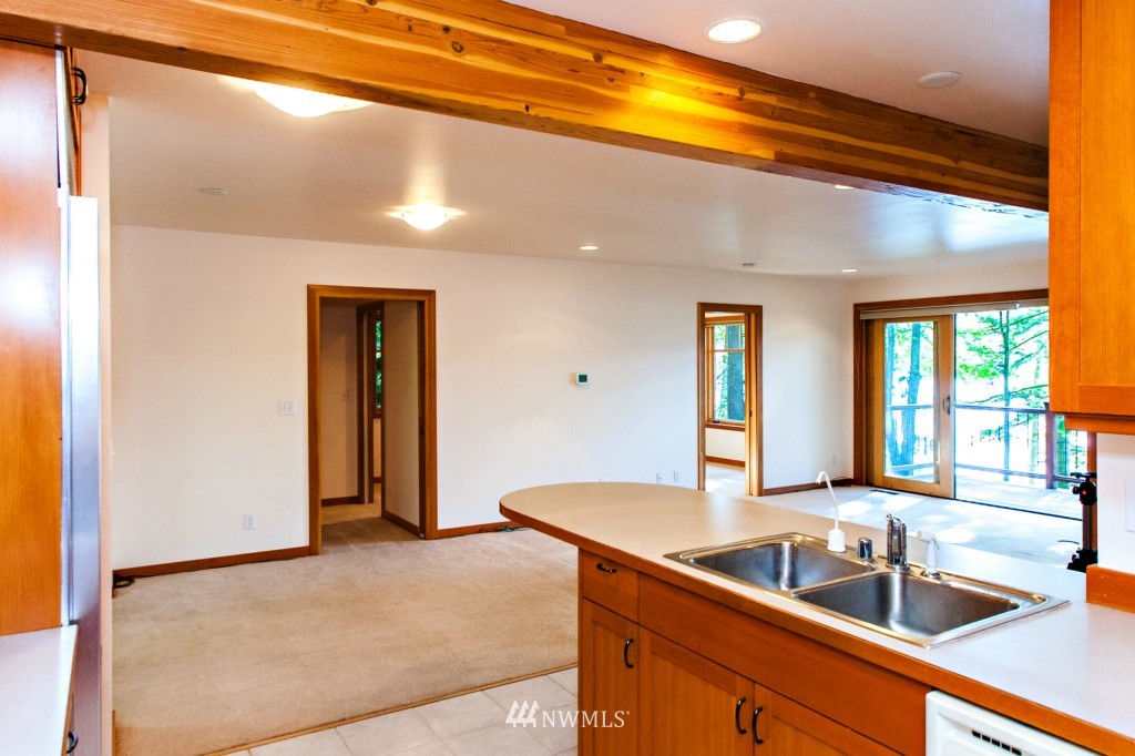 2241 North Shore Road Bellingham, WA 98226 - Photo 11 of 25 Gallery Image 11