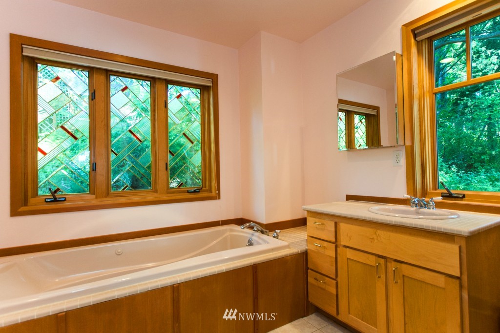 2241 North Shore Road Bellingham, WA 98226 - Photo 12 of 25 Gallery Image 12