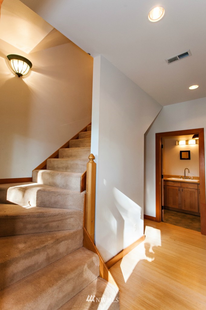 2241 North Shore Road Bellingham, WA 98226 - Photo 5 of 25 Gallery Image 5