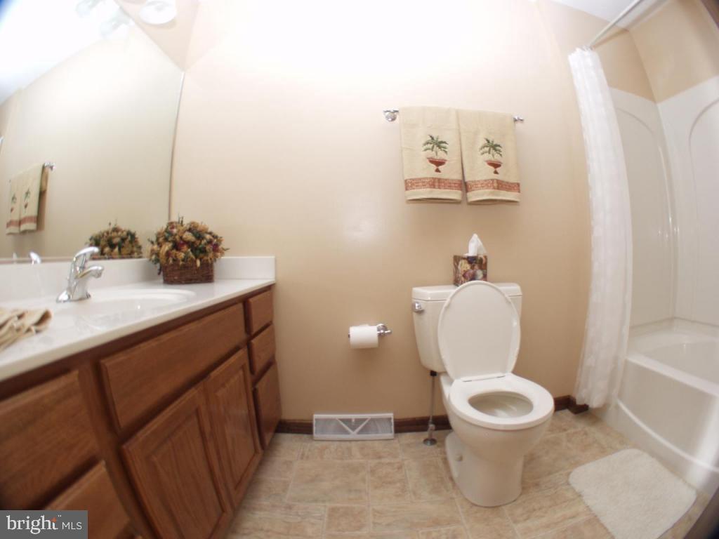 2010 Old Rothsville Road Lititz, PA 17543 - Photo 20 of 32