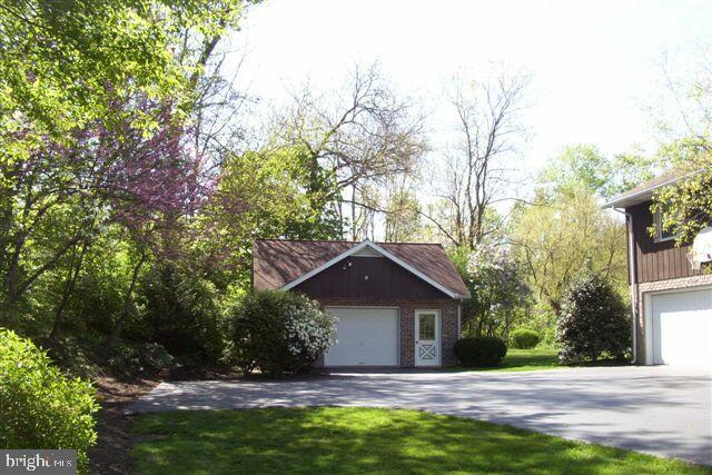 2010 Old Rothsville Road Lititz, PA 17543 - Photo 2 of 32