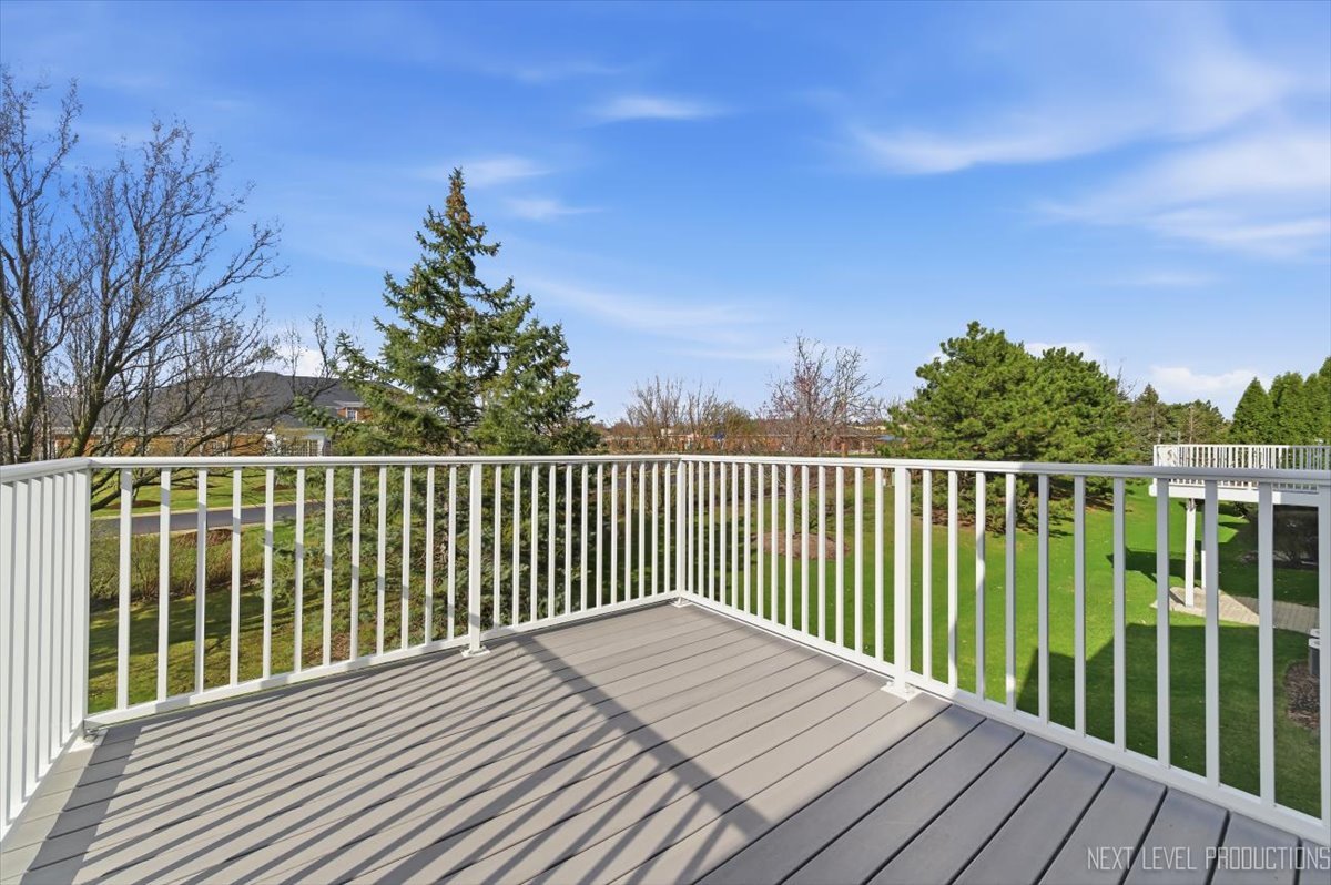 1102 Delta Drive, Unit 1102 Elgin, IL 60123 - Photo 28 of 29 a balcony with a yard