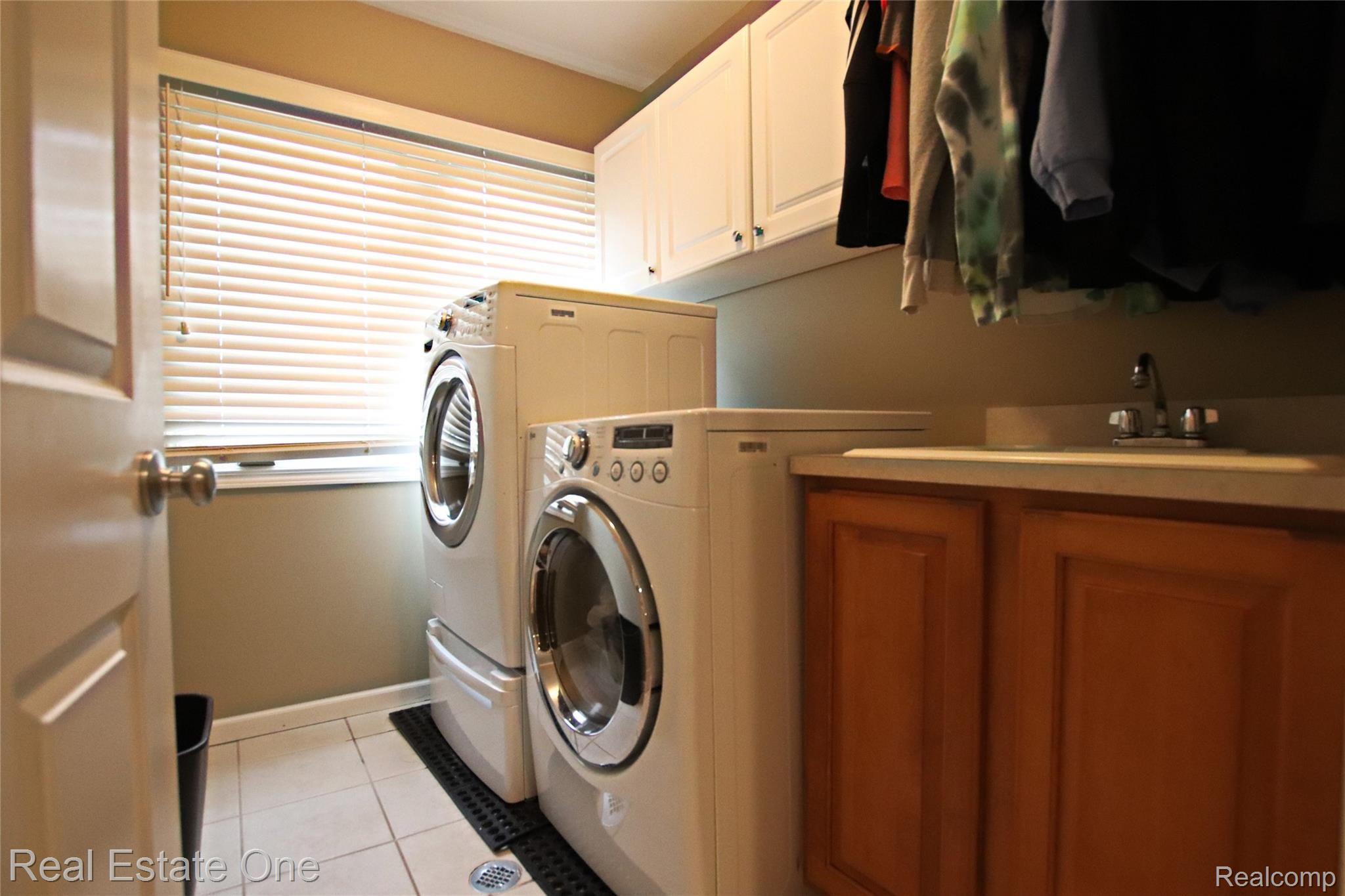 1272 Welland Drive Rochester, MI 48306 - Photo 26 of 53 Second floor laundry room is so convenient!